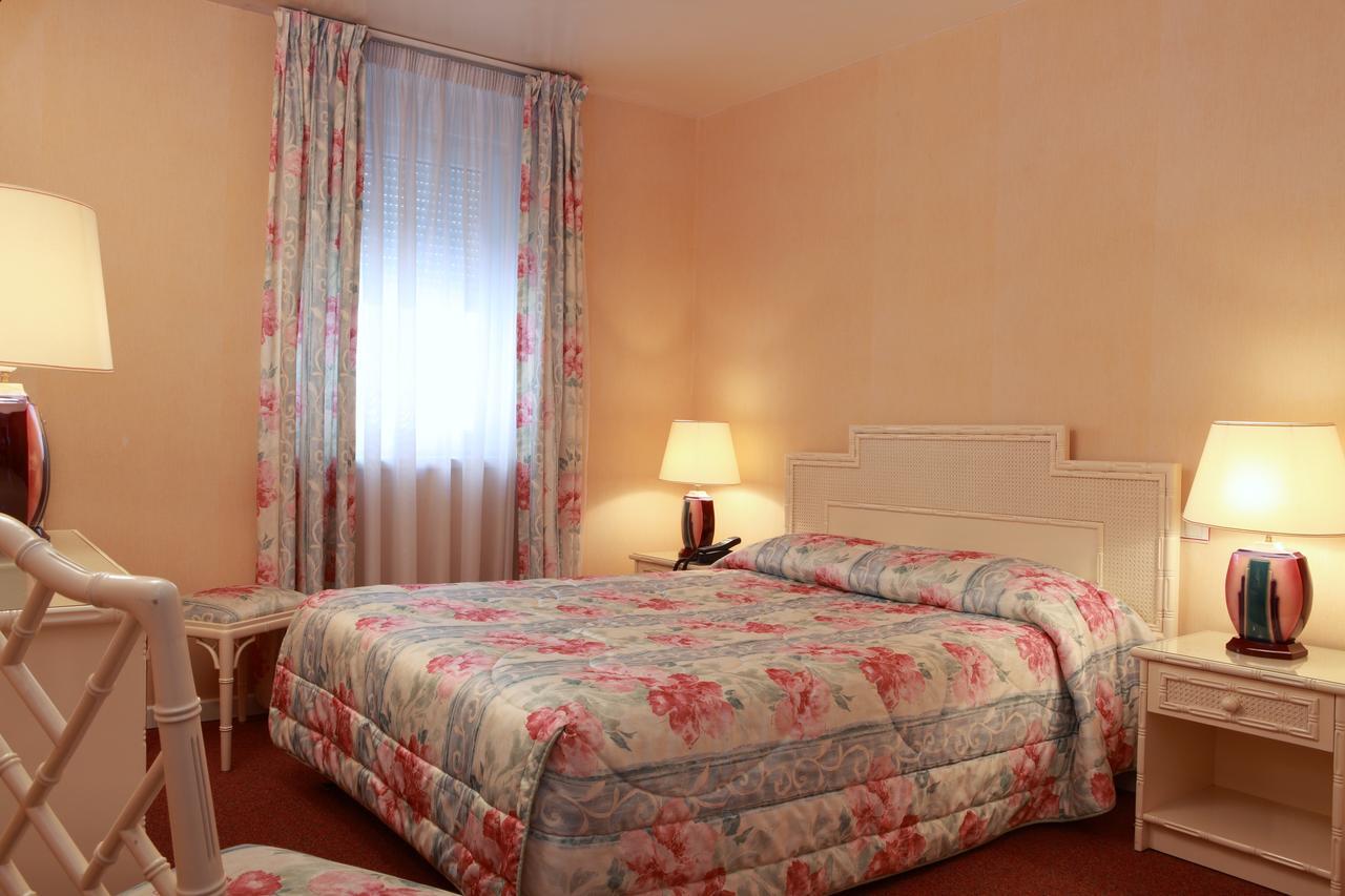 Hôtel Le Roosevelt Givet Extérieur photo